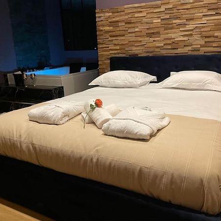 Le Cocon Des Granges - Suite Sauna Jaccuzi Spa Bonnieres-sur-Seine Buitenkant foto